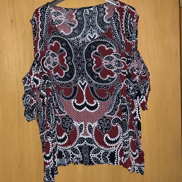 Black and red relaxed fit cold shoulder tunic Size 26W - Picture 1 of 2